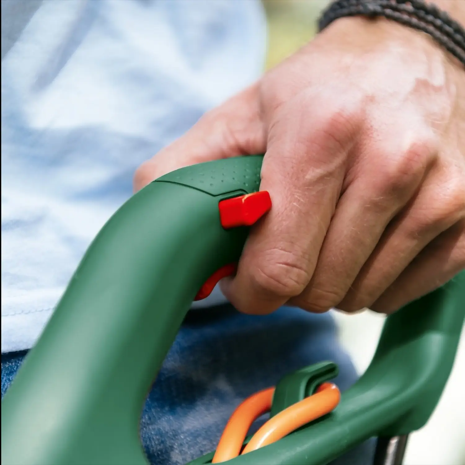 Bosch EasyGrassCut 23 Electric Grass Trimmer 23cm 8 Bosch EasyGrassCut 23 Electric Grass Trimmer 23cm - Image 6