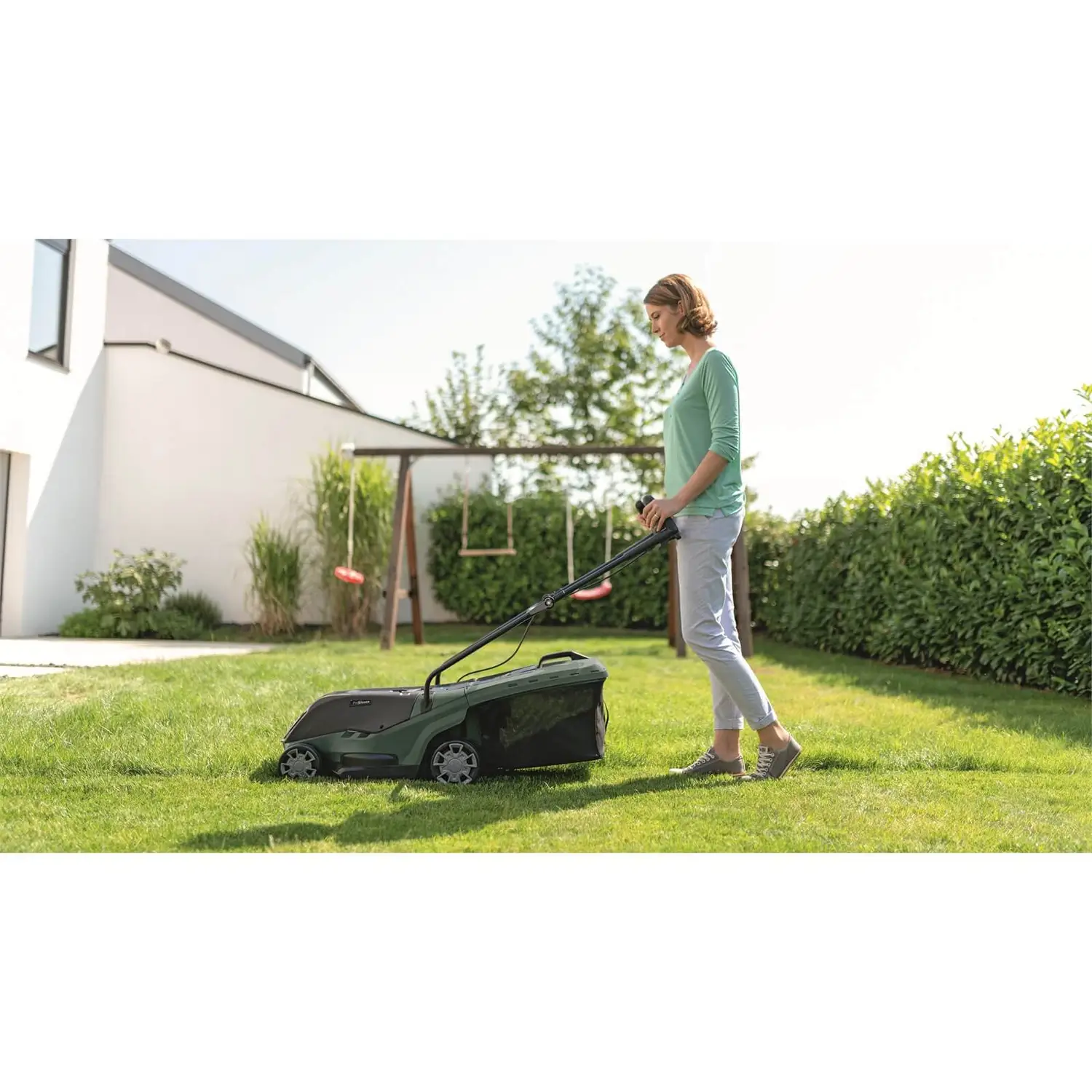 Bosch 36V Universal Rotak 36-550 Cordless Lawn Mower - 36cm 4 Bosch 36V Universal Rotak 36-550 Cordless Lawn Mower - 36cm - Image 2