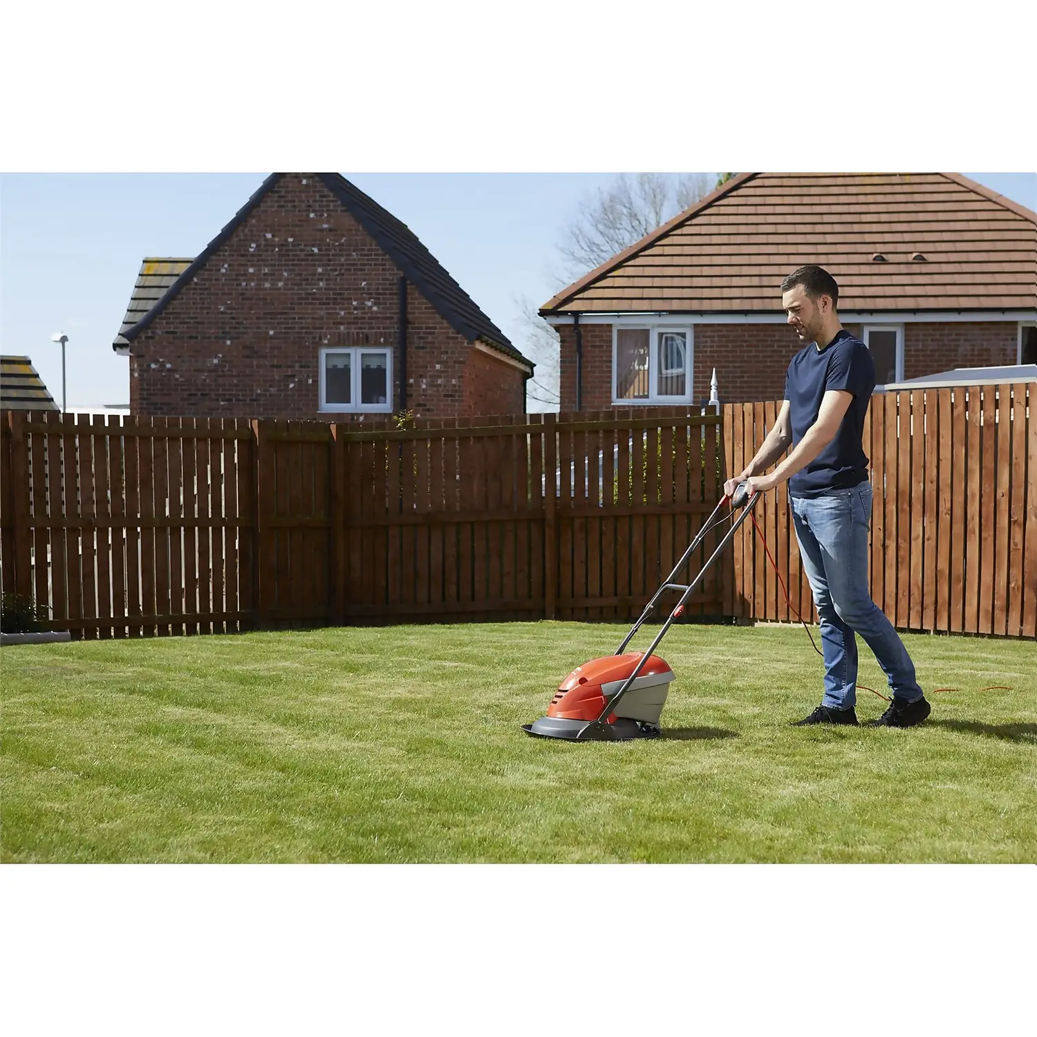 Flymo 1400W Electric Hover Lawn Mower - 25cm 8 Flymo 1400W Electric Hover Lawn Mower - 25cm - Image 6