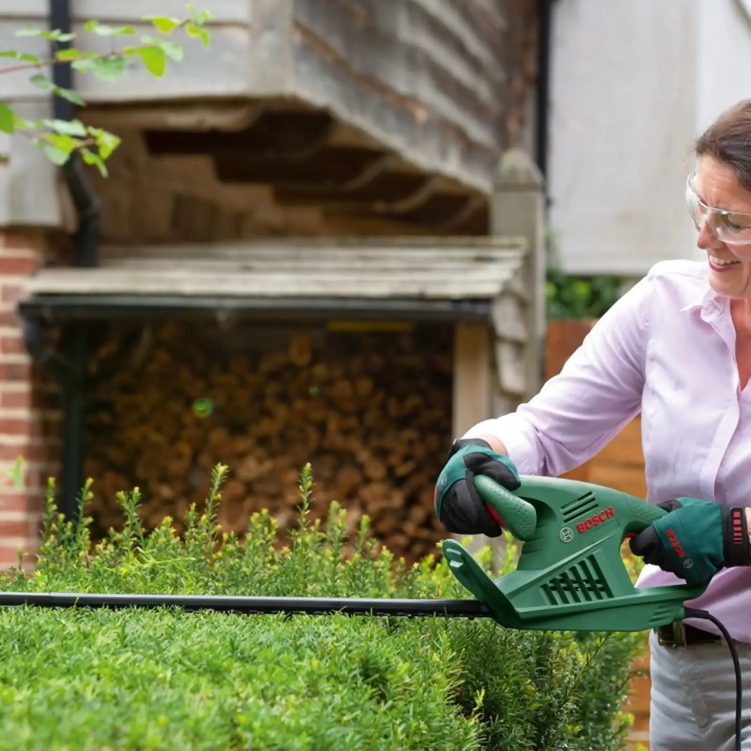 Bosch EasyHedgeCut 45-16 Hedge Trimmer 5 Bosch EasyHedgeCut 45-16 Hedge Trimmer - Image 4