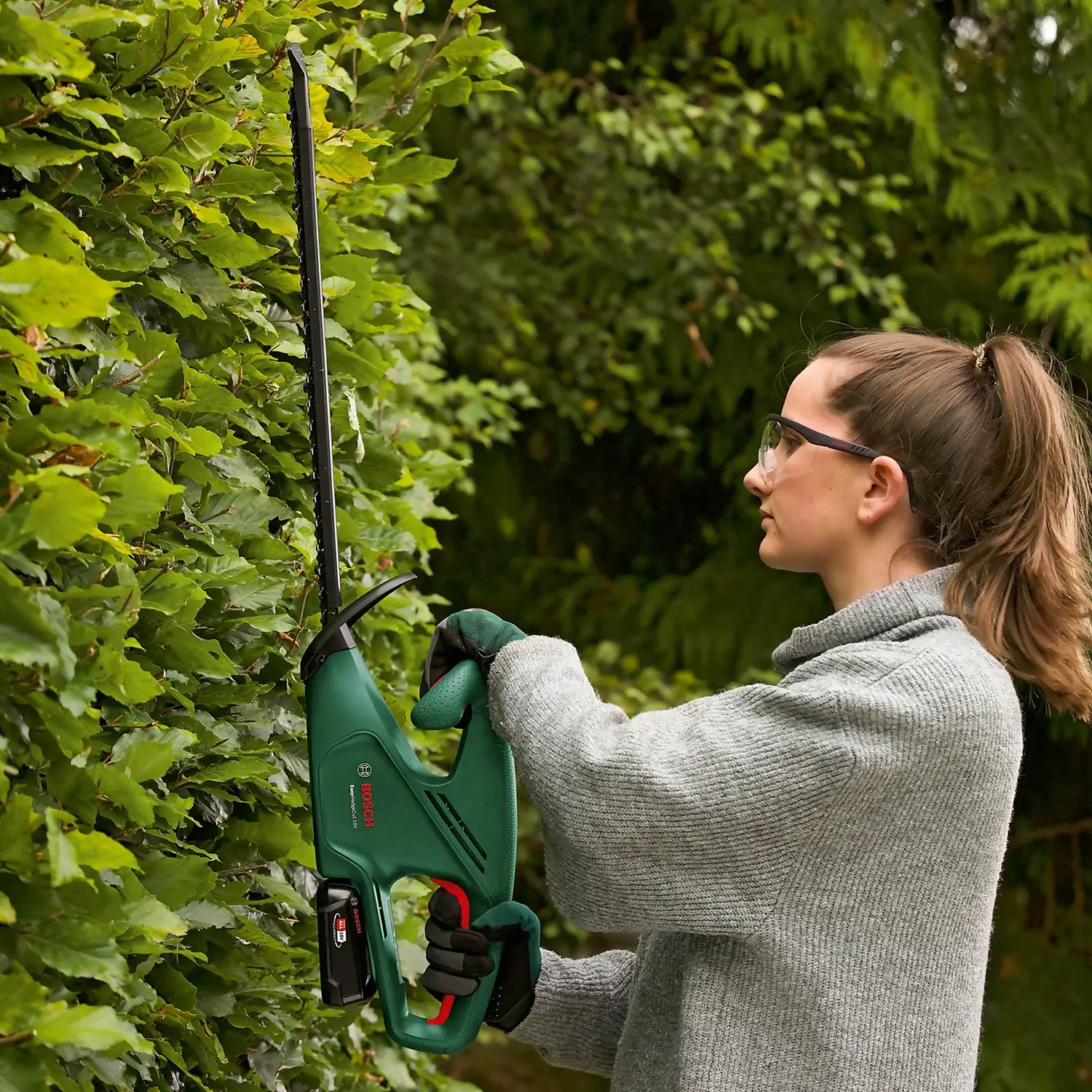 Bosch EasyHedgeCut 18-45 Hedge Trimmer 8 Bosch EasyHedgeCut 18-45 Hedge Trimmer - Image 6
