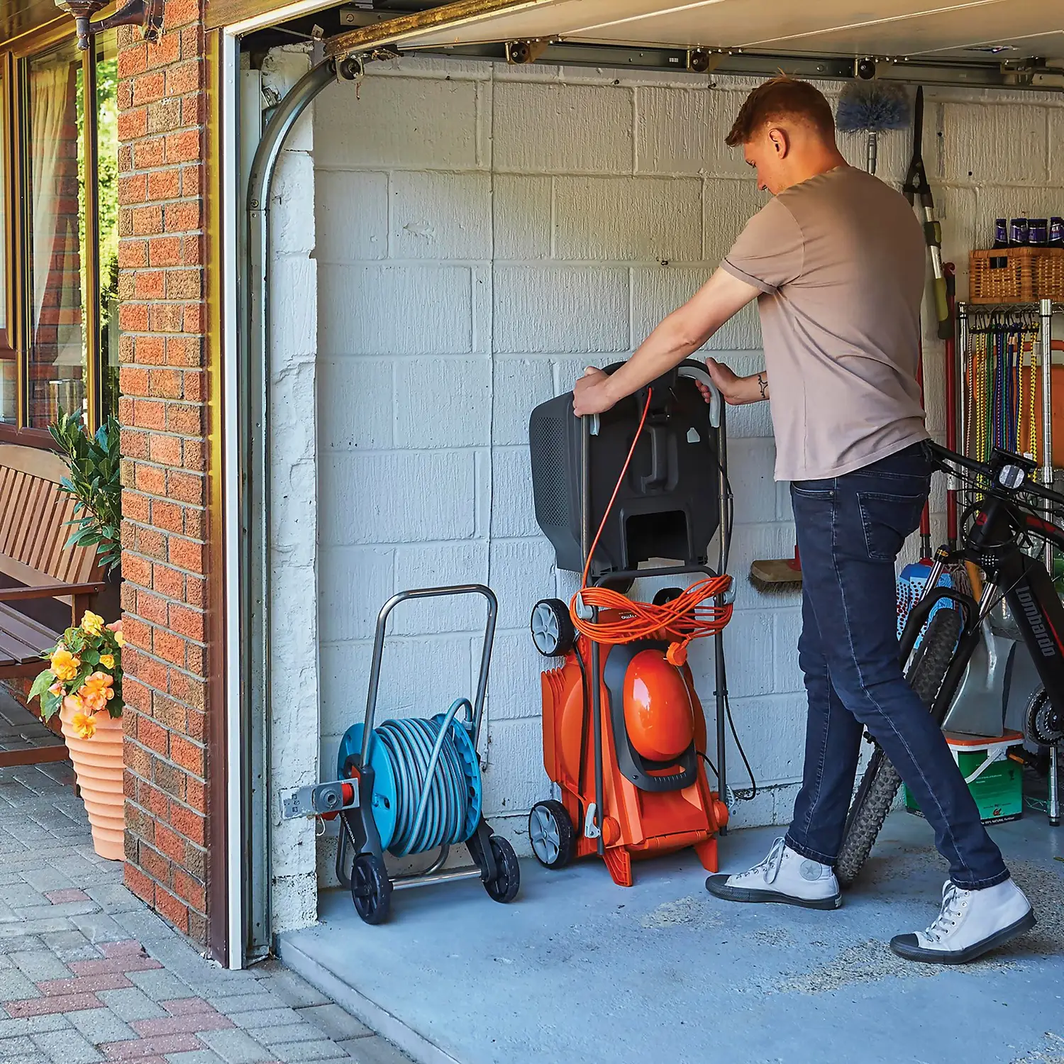 Flymo 1600W EasiStore 380R Electric Lawn Mower - 38cm 9 Flymo 1600W EasiStore 380R Electric Lawn Mower - 38cm - Image 7