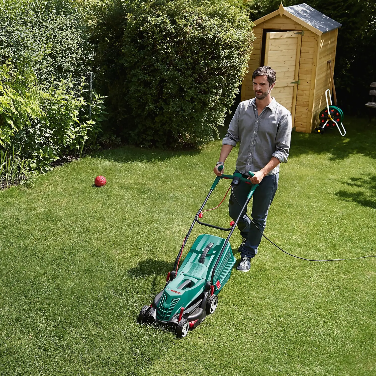 Bosch Rotak 36 R Electric Lawn Mower - 36cm 4 Bosch Rotak 36 R Electric Lawn Mower - 36cm - Image 2